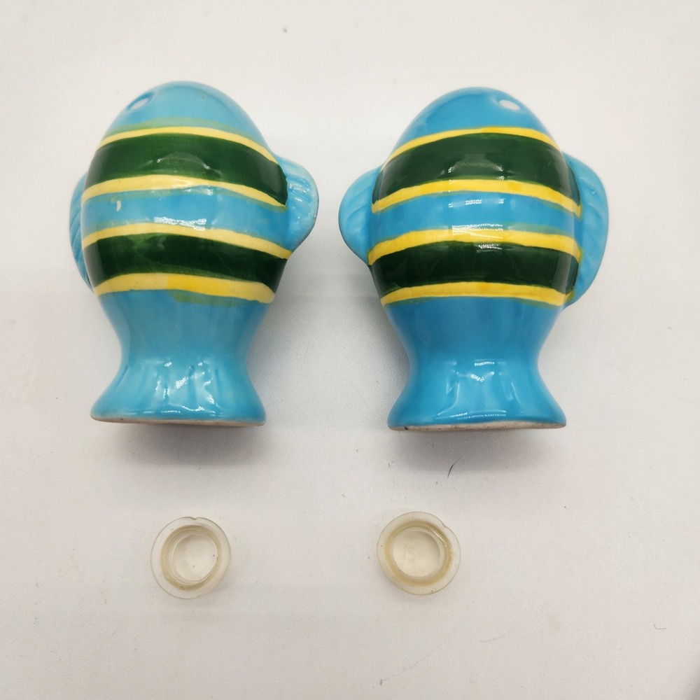NWOT Two Cute Fish Salt & Pepper Shakers Blue Black Stripes Outlined In Yellow